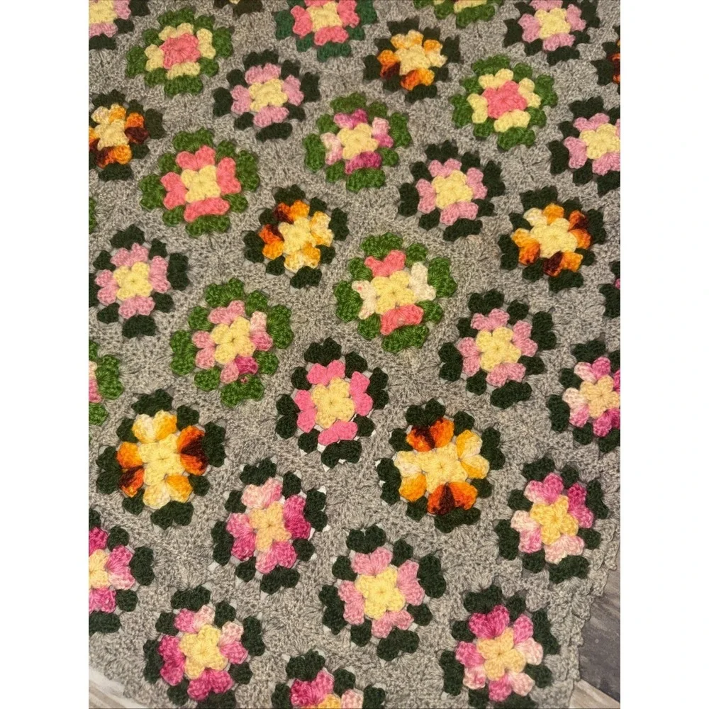 Vtg 70's Handmade Granny Square Afghan Crochet Lap Throw Baby Blanket 48X34